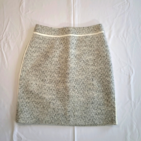 White House Black Market Dresses & Skirts - White House Black Market Skirt Tweed Black White Size 00